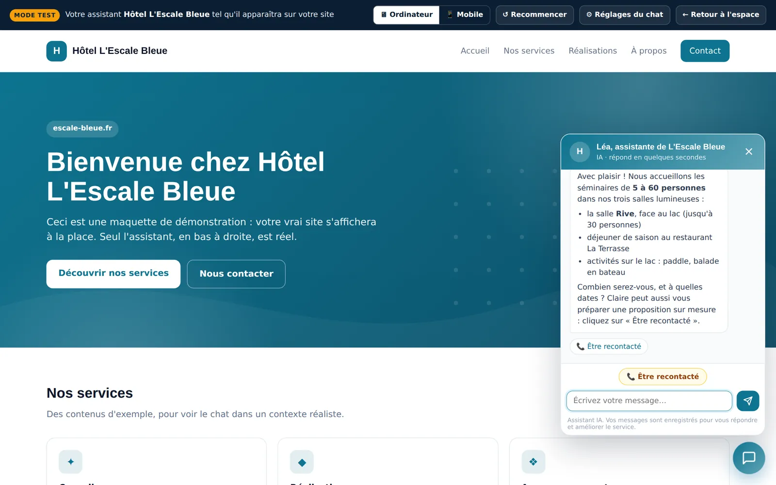 L'assistant IA répond à un visiteur sur le site d'un hôtel